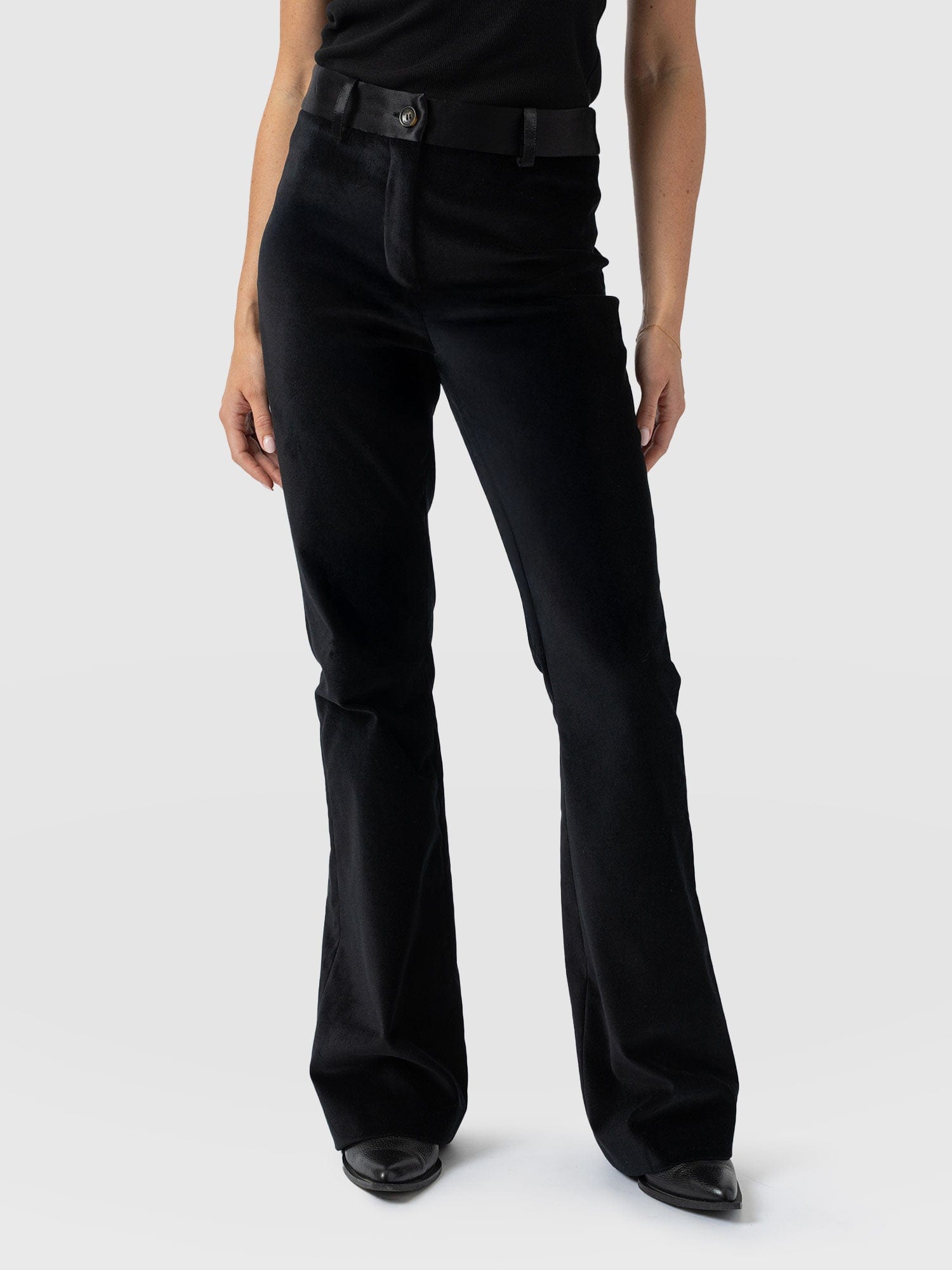 Axel Flared Pant - Black Velvet